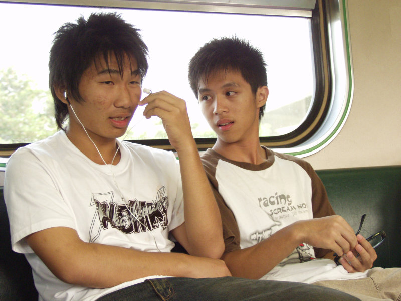 台灣鐵路旅遊攝影電車-區間車交談的旅客2006攝影照片444