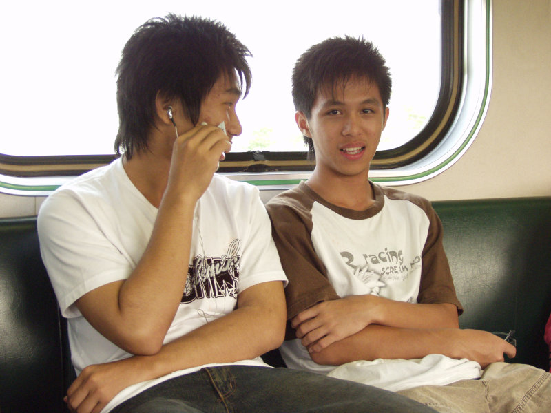 台灣鐵路旅遊攝影電車-區間車交談的旅客2006攝影照片447