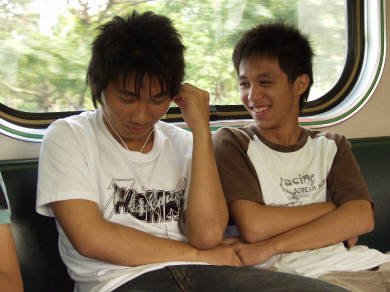 台灣鐵路旅遊攝影電車-區間車交談的旅客2006攝影照片452