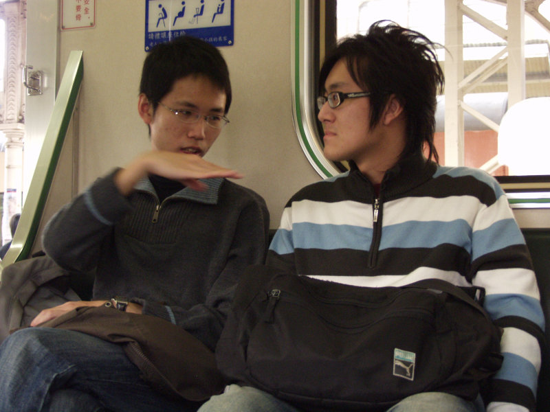 台灣鐵路旅遊攝影電車-區間車交談的旅客2006攝影照片462