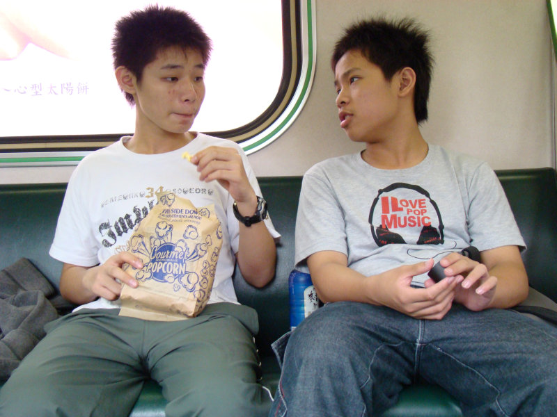 台灣鐵路旅遊攝影電車-區間車交談的旅客2007攝影照片4