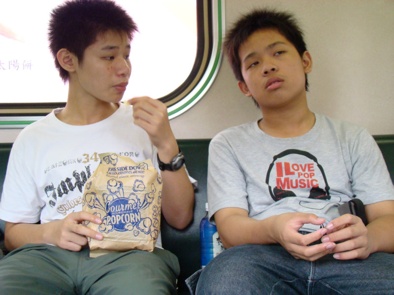 台灣鐵路旅遊攝影電車-區間車交談的旅客2007攝影照片6