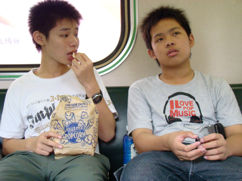 台灣鐵路旅遊攝影電車-區間車交談的旅客2007攝影照片8