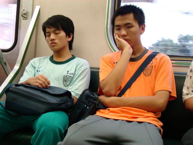 台灣鐵路旅遊攝影電車-區間車交談的旅客2007攝影照片11