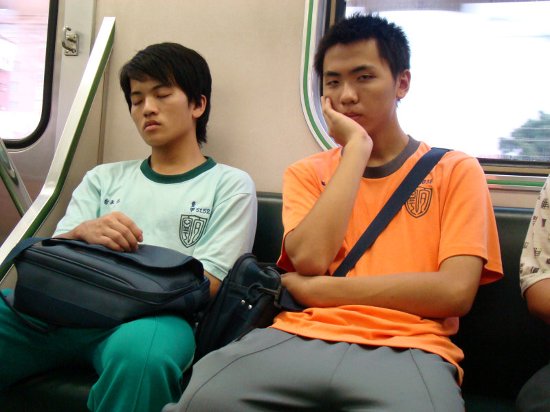 台灣鐵路旅遊攝影電車-區間車交談的旅客2007攝影照片12