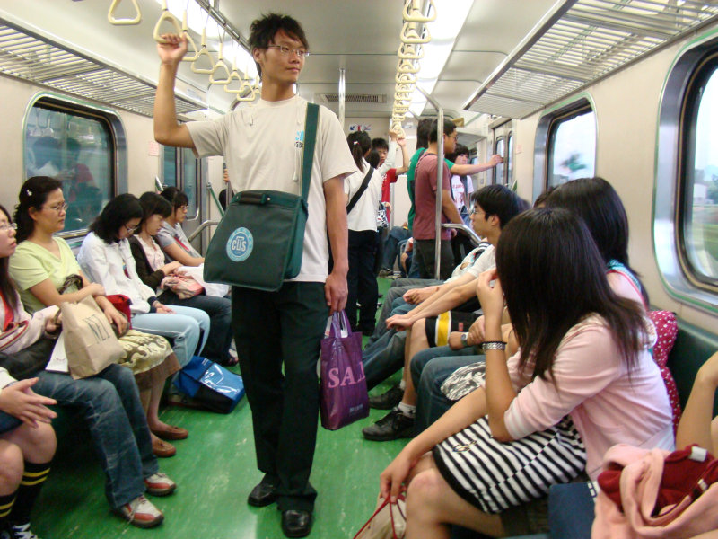 台灣鐵路旅遊攝影電車-區間車交談的旅客2007攝影照片14