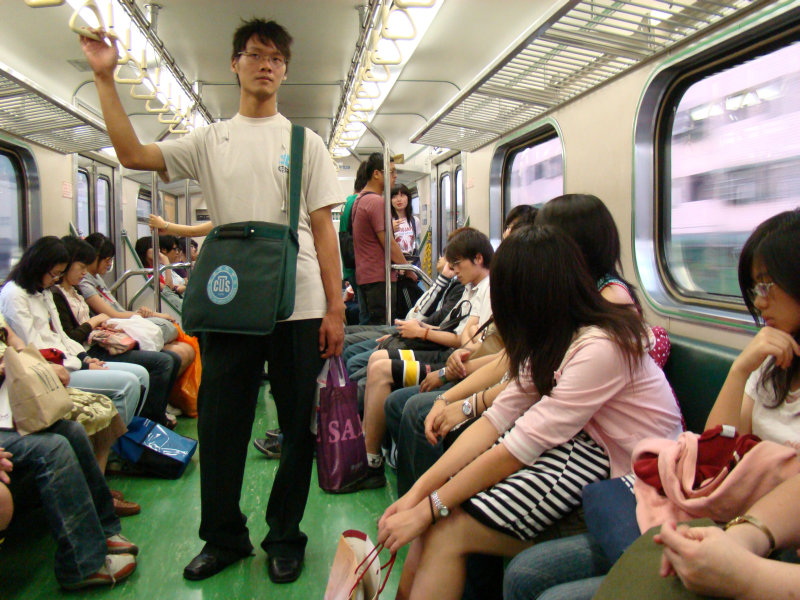 台灣鐵路旅遊攝影電車-區間車交談的旅客2007攝影照片15