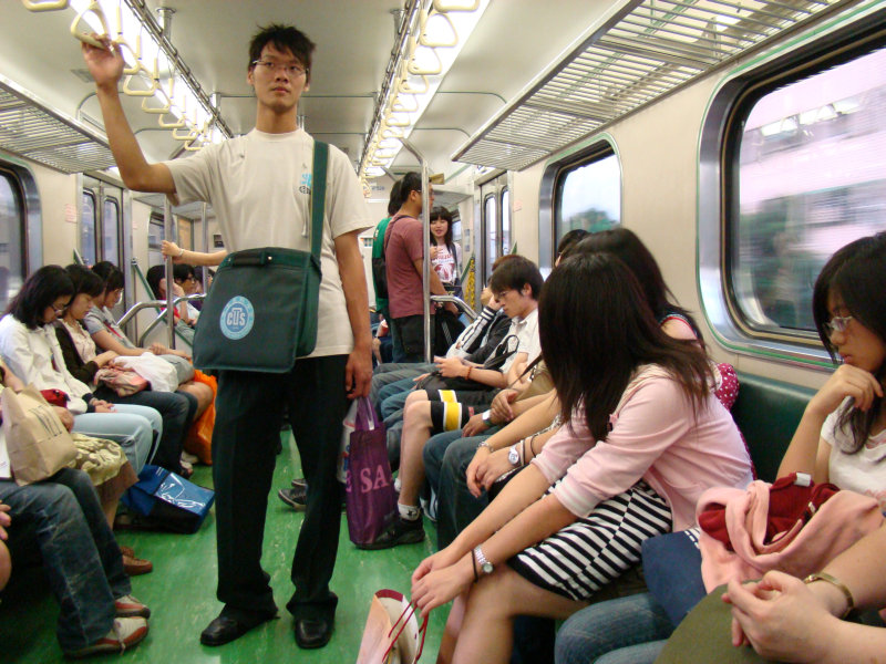 台灣鐵路旅遊攝影電車-區間車交談的旅客2007攝影照片16