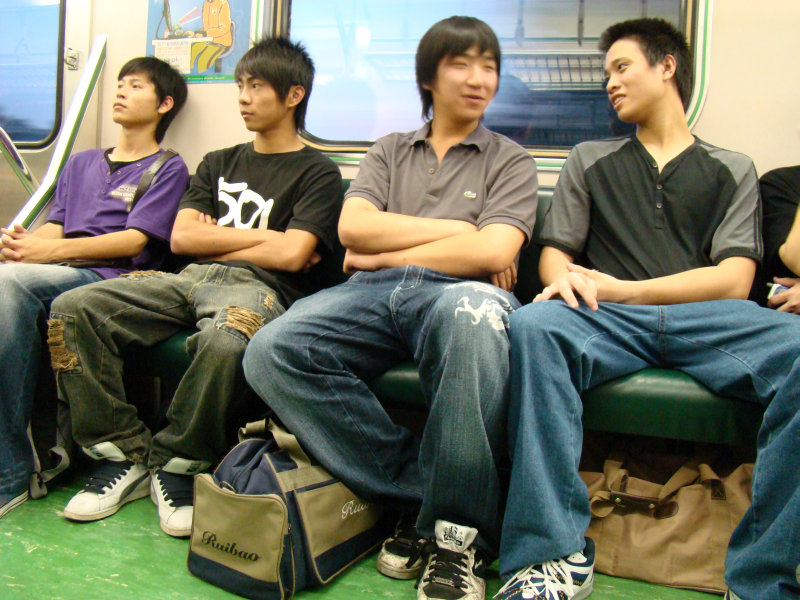 台灣鐵路旅遊攝影電車-區間車交談的旅客2007攝影照片29
