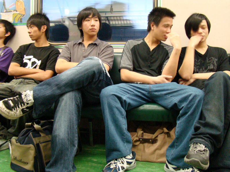 台灣鐵路旅遊攝影電車-區間車交談的旅客2007攝影照片30
