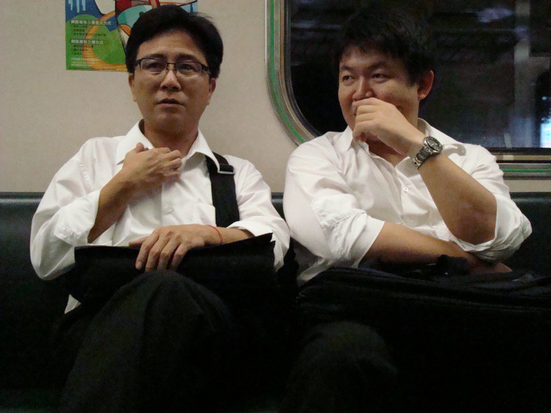 台灣鐵路旅遊攝影電車-區間車交談的旅客2007攝影照片31
