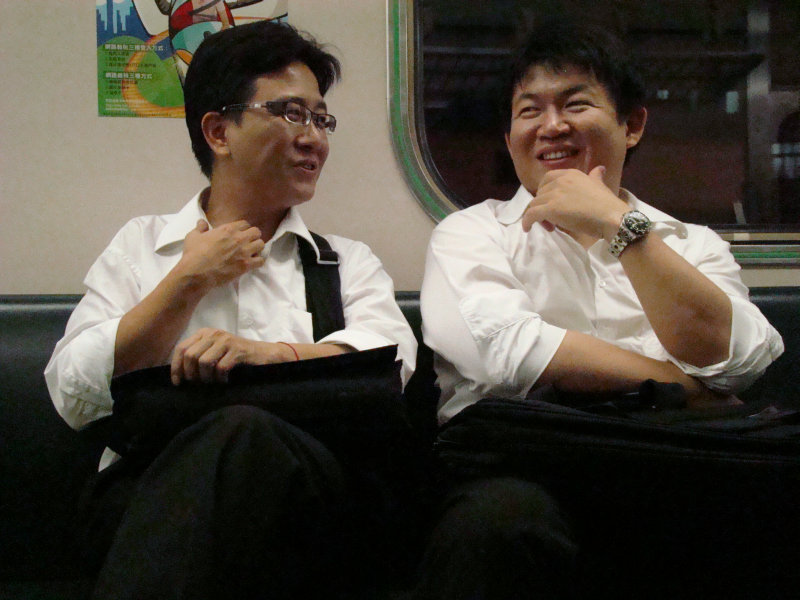 台灣鐵路旅遊攝影電車-區間車交談的旅客2007攝影照片32