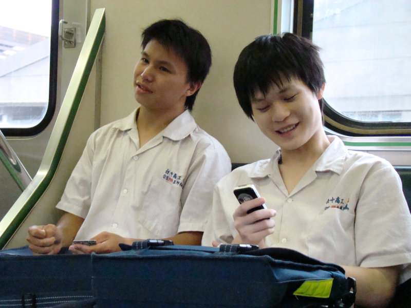 台灣鐵路旅遊攝影電車-區間車交談的旅客2007攝影照片58