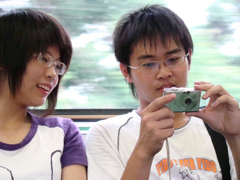 台灣鐵路旅遊攝影電車-區間車交談的旅客2007攝影照片66