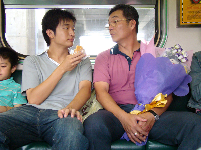台灣鐵路旅遊攝影電車-區間車交談的旅客2007攝影照片73