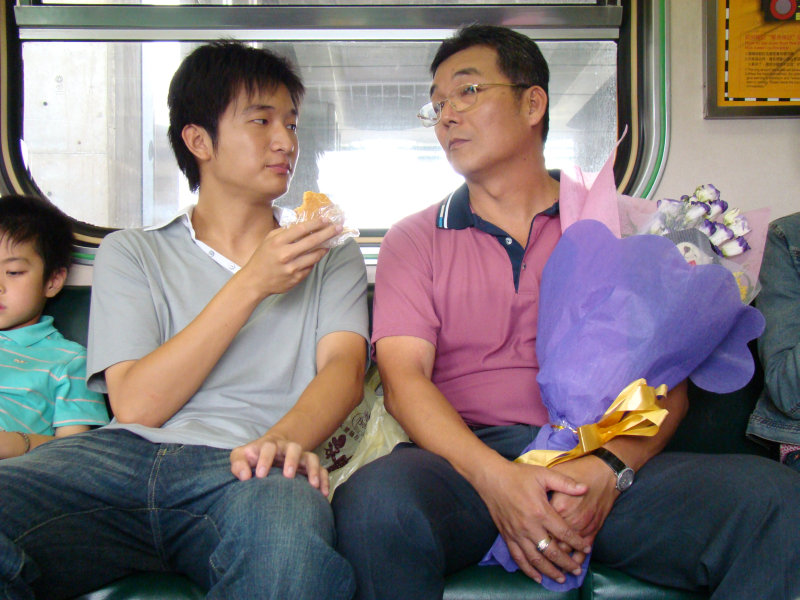 台灣鐵路旅遊攝影電車-區間車交談的旅客2007攝影照片75