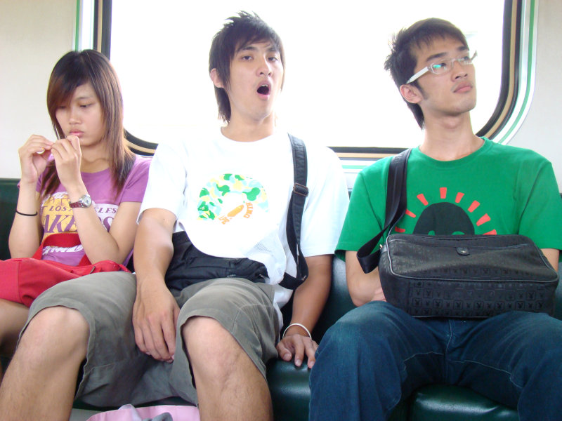 台灣鐵路旅遊攝影電車-區間車交談的旅客2007攝影照片80