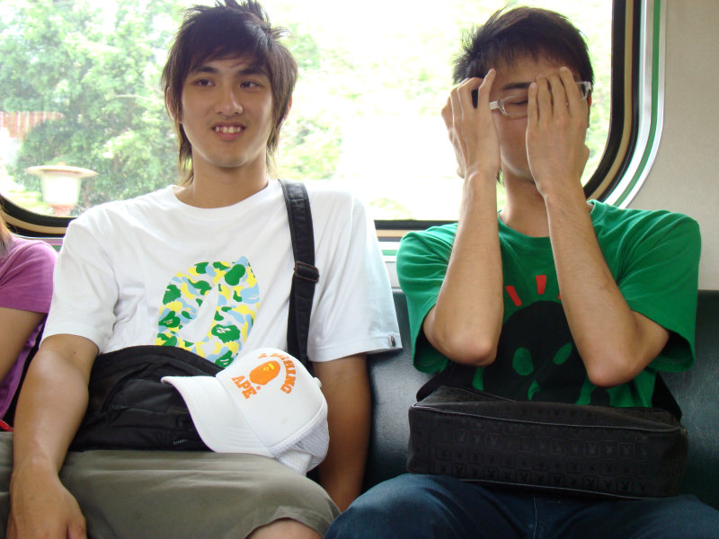 台灣鐵路旅遊攝影電車-區間車交談的旅客2007攝影照片81