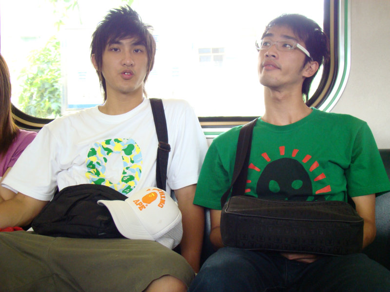 台灣鐵路旅遊攝影電車-區間車交談的旅客2007攝影照片83