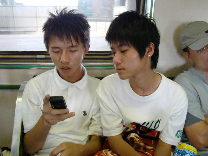 台灣鐵路旅遊攝影電車-區間車交談的旅客2007攝影照片85