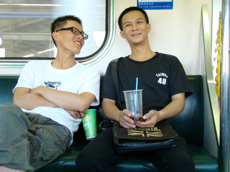 台灣鐵路旅遊攝影電車-區間車交談的旅客2007攝影照片87