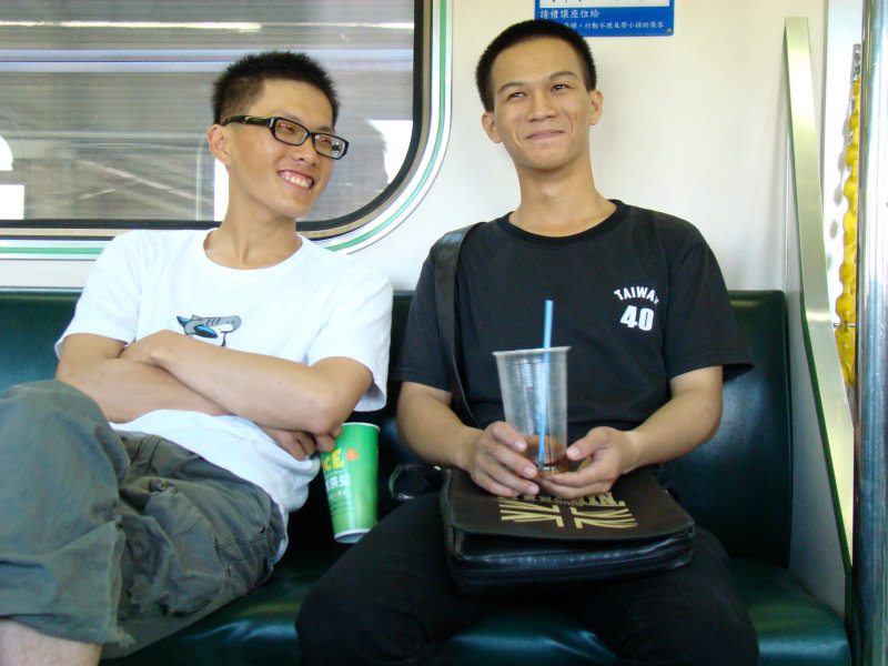 台灣鐵路旅遊攝影電車-區間車交談的旅客2007攝影照片88