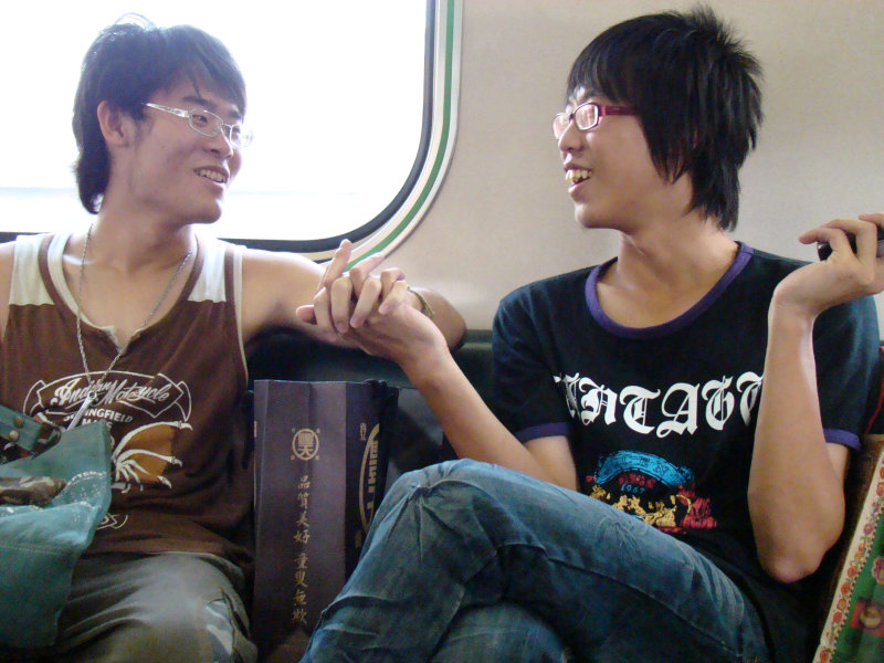 台灣鐵路旅遊攝影電車-區間車交談的旅客2007攝影照片96