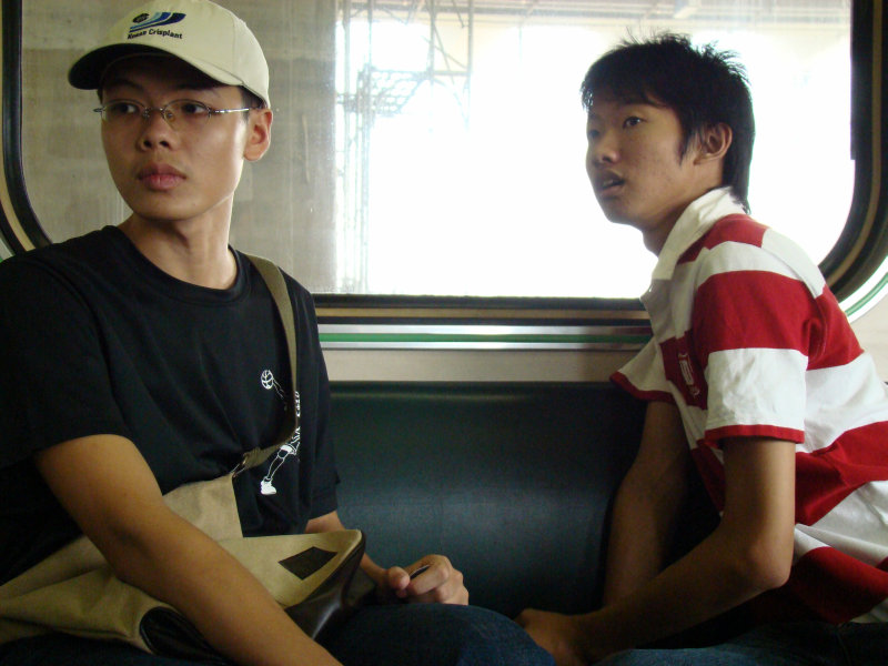 台灣鐵路旅遊攝影電車-區間車交談的旅客2007攝影照片103