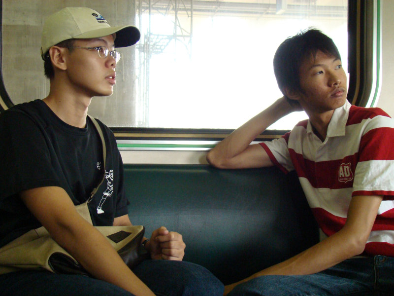 台灣鐵路旅遊攝影電車-區間車交談的旅客2007攝影照片104