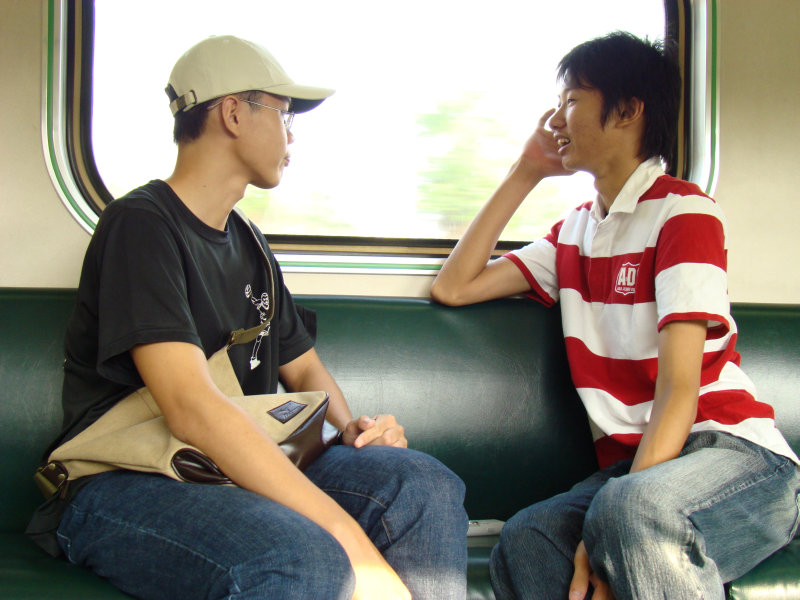 台灣鐵路旅遊攝影電車-區間車交談的旅客2007攝影照片106