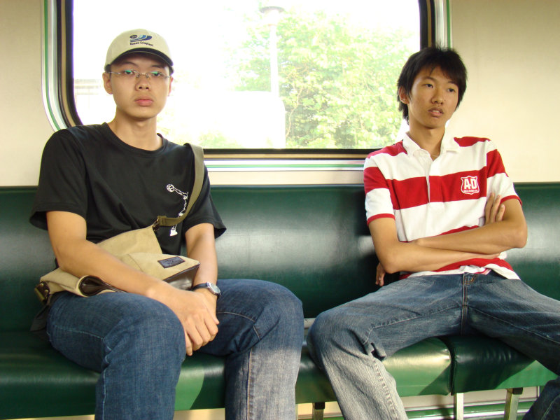 台灣鐵路旅遊攝影電車-區間車交談的旅客2007攝影照片107