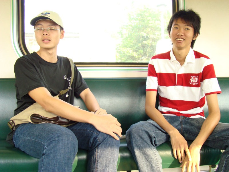 台灣鐵路旅遊攝影電車-區間車交談的旅客2007攝影照片108