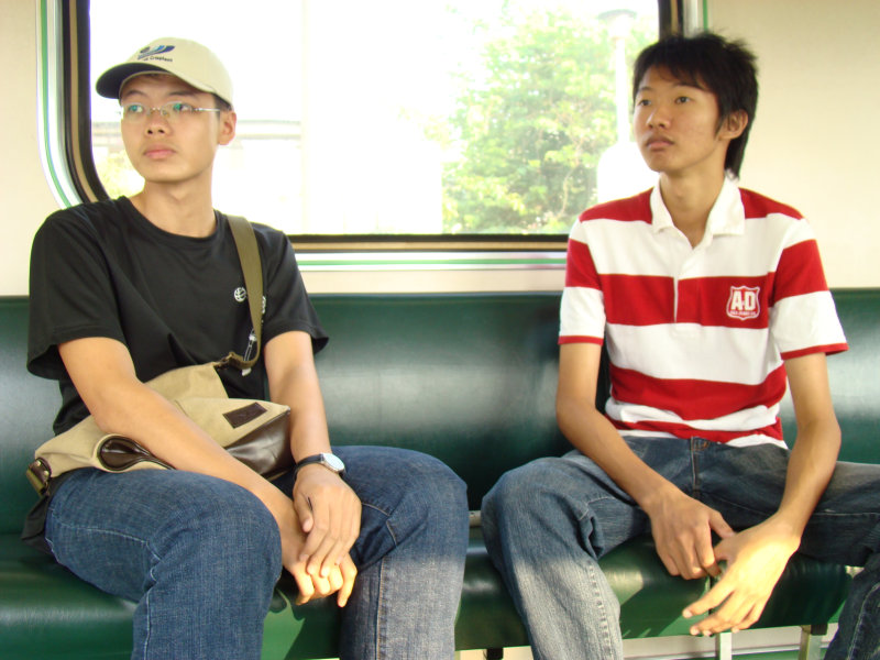 台灣鐵路旅遊攝影電車-區間車交談的旅客2007攝影照片109