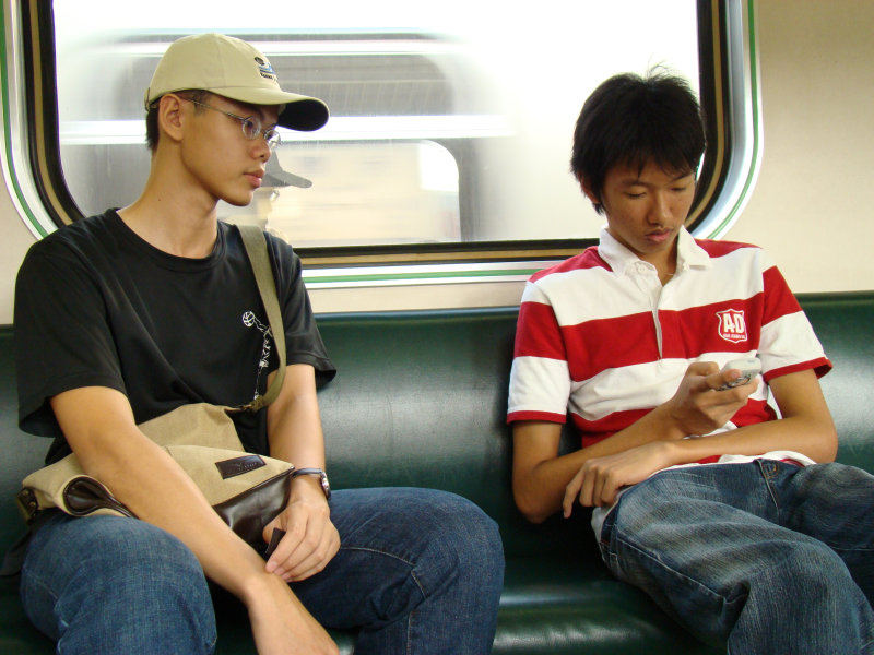 台灣鐵路旅遊攝影電車-區間車交談的旅客2007攝影照片111
