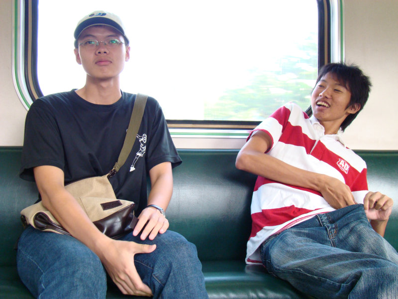 台灣鐵路旅遊攝影電車-區間車交談的旅客2007攝影照片113