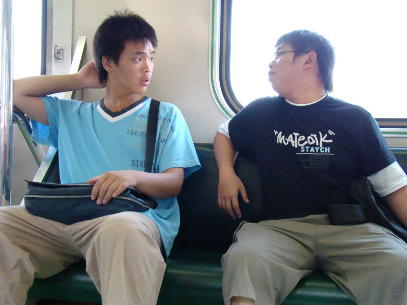 台灣鐵路旅遊攝影電車-區間車交談的旅客2007攝影照片114
