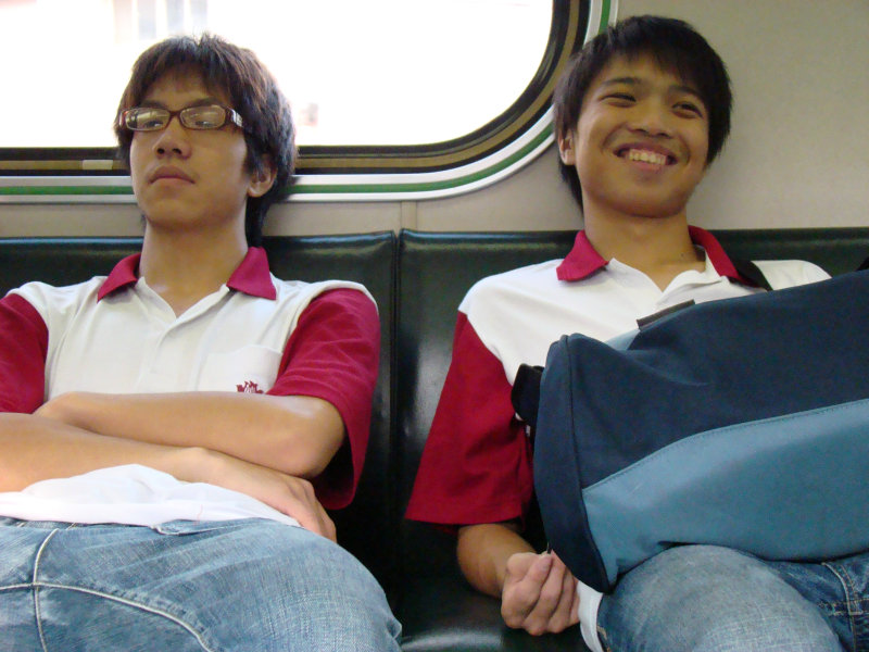 台灣鐵路旅遊攝影電車-區間車交談的旅客2007攝影照片120