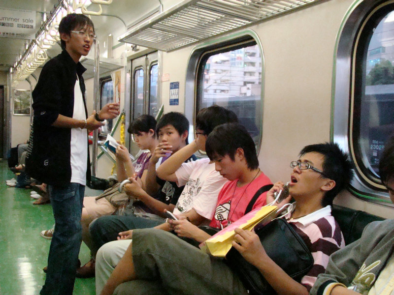 台灣鐵路旅遊攝影電車-區間車交談的旅客2007攝影照片125