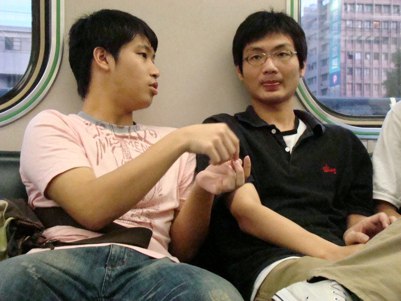 台灣鐵路旅遊攝影電車-區間車交談的旅客2007攝影照片136