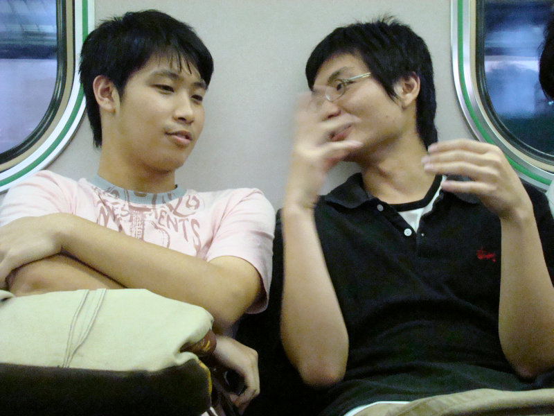 台灣鐵路旅遊攝影電車-區間車交談的旅客2007攝影照片149