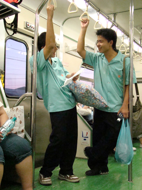 台灣鐵路旅遊攝影電車-區間車交談的旅客2007攝影照片153