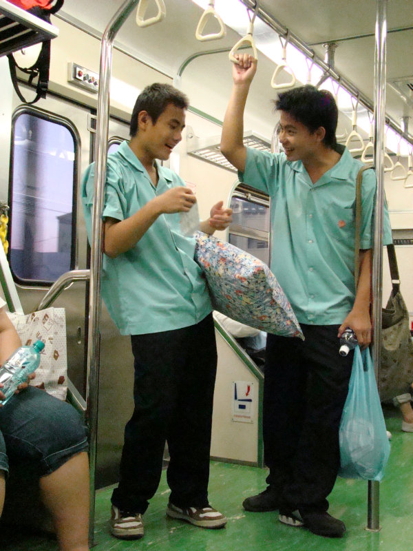 台灣鐵路旅遊攝影電車-區間車交談的旅客2007攝影照片154