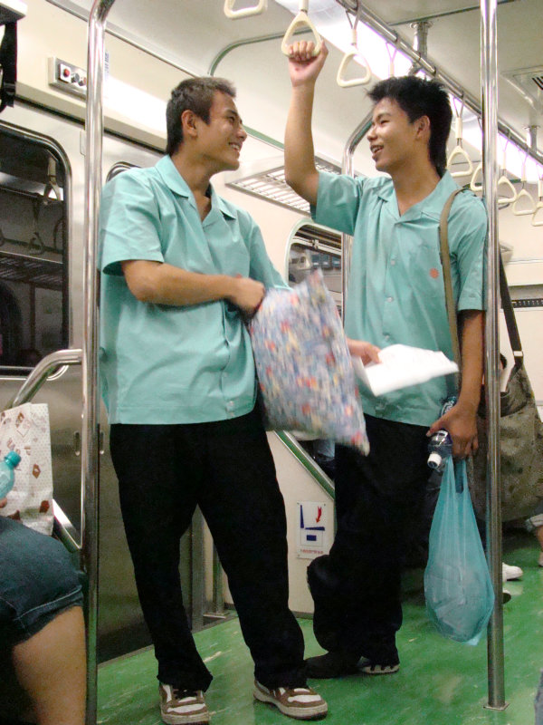台灣鐵路旅遊攝影電車-區間車交談的旅客2007攝影照片155