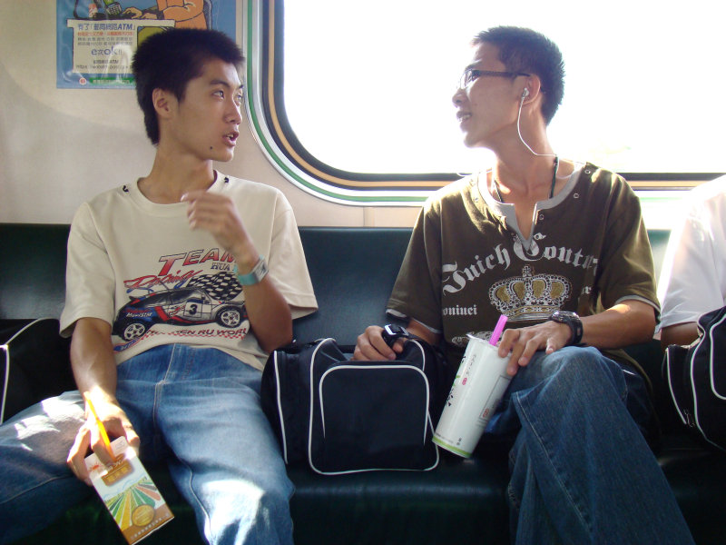 台灣鐵路旅遊攝影電車-區間車交談的旅客2007攝影照片158