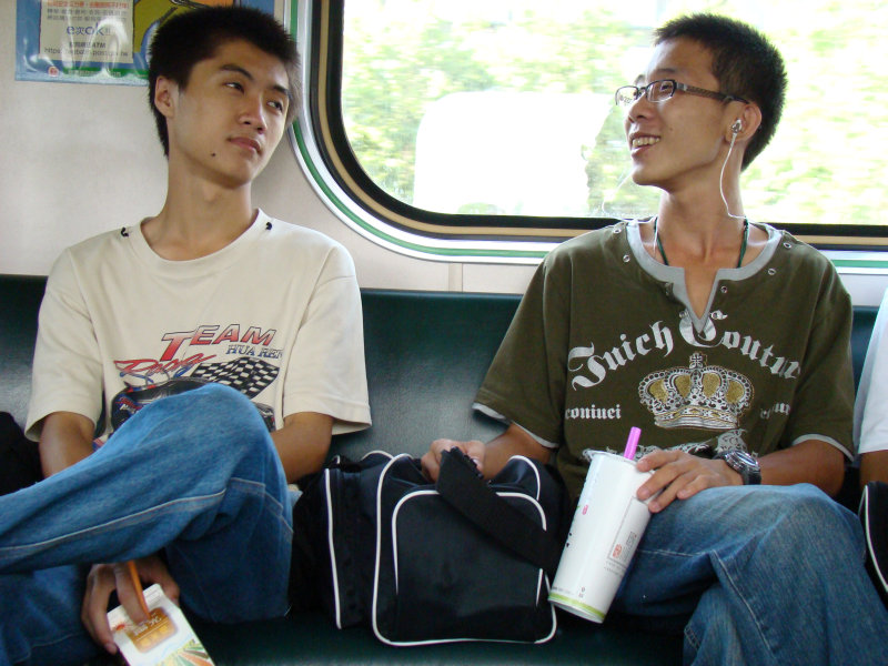 台灣鐵路旅遊攝影電車-區間車交談的旅客2007攝影照片162