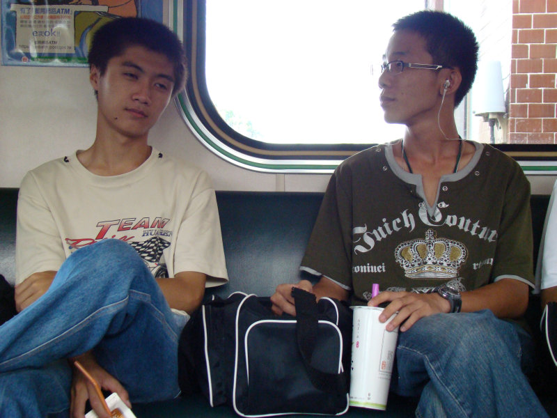 台灣鐵路旅遊攝影電車-區間車交談的旅客2007攝影照片165