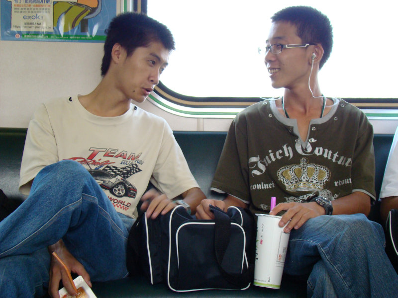 台灣鐵路旅遊攝影電車-區間車交談的旅客2007攝影照片169