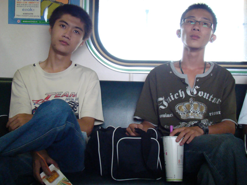 台灣鐵路旅遊攝影電車-區間車交談的旅客2007攝影照片170