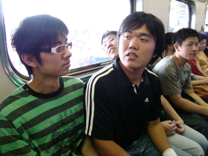 台灣鐵路旅遊攝影電車-區間車交談的旅客2007攝影照片174