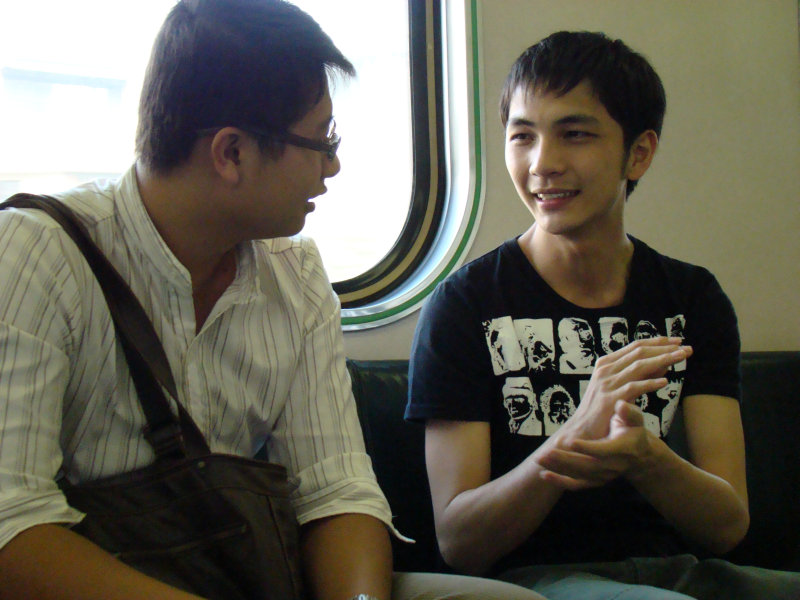 台灣鐵路旅遊攝影電車-區間車交談的旅客2007攝影照片178